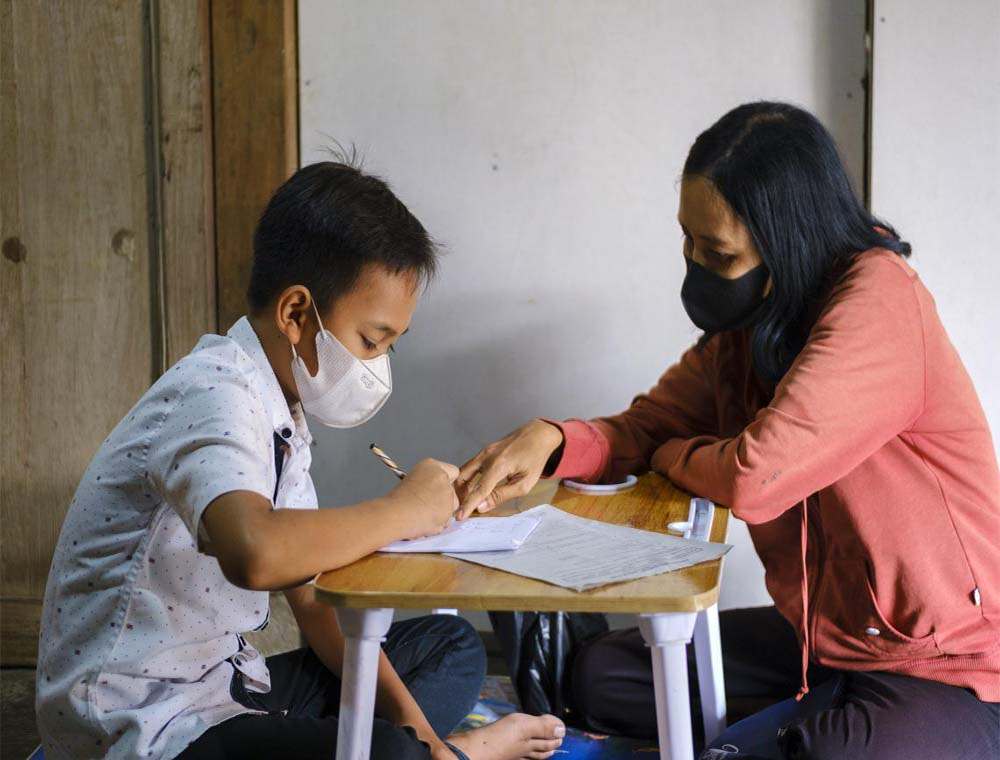 Covid-19/Unicef : Le tutorat, une organisation de l’école pour accompagner les orphelins