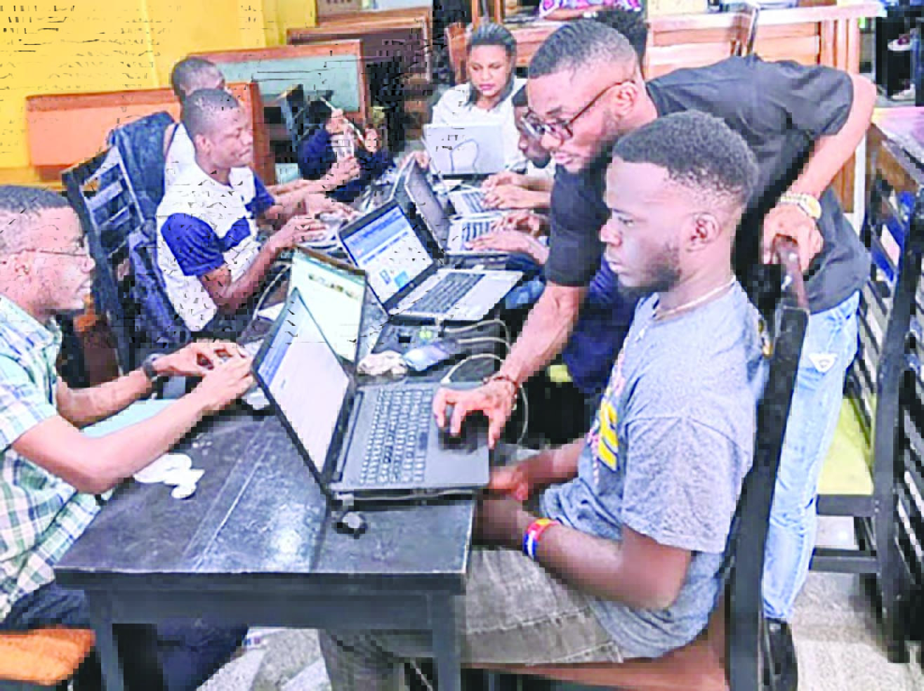 Mois de la jeunesse Africaine 2022 : WikiVibrance et Africa Knowledge Initiative s’associent pour une campagne